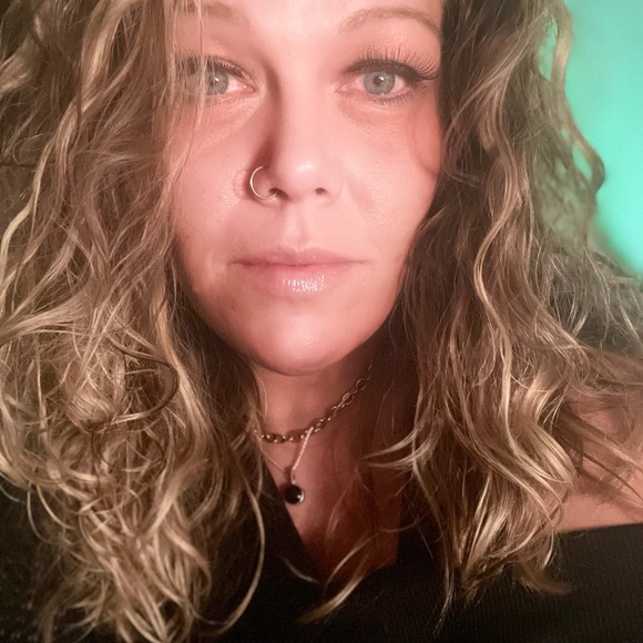 Meet your Posher, Victoria💗 - Picture 7 of 7